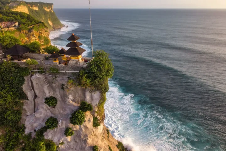 Pura Luhur Uluwatu Temple Bali: Sunset, Kecak Dance, and Visiting Etiquette
